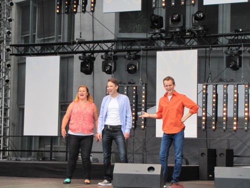 Die Gruppe Musical-Zauber auf der großen Bühne des Festes der Sinne.