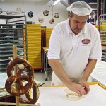 Leckere Brezeln sind ein Renner am Stand der Westfalenbäckerei Niehaves auf Menden à la carte. Sie werden mit viel Liebe zum Handwerk produziert.
